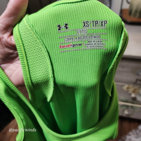 UNDER ARMOUR & OLD NAVY GREEN TANK TOPS SIZE XS/SMALL - Picture 2 of 7